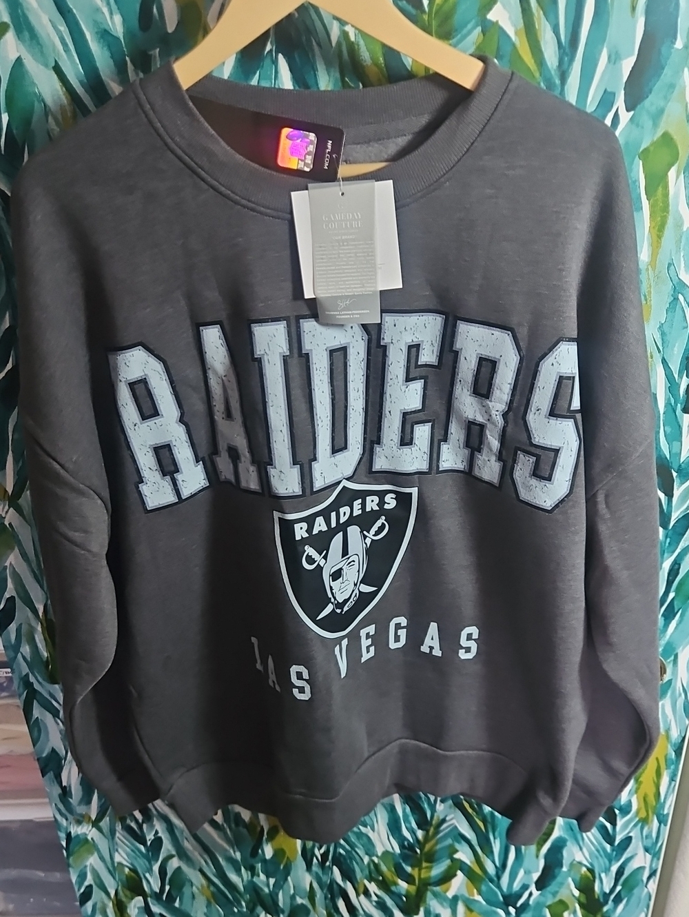 Las Vegas Raiders Women's Gray Crewneck Sweatshirt - Team Pullover